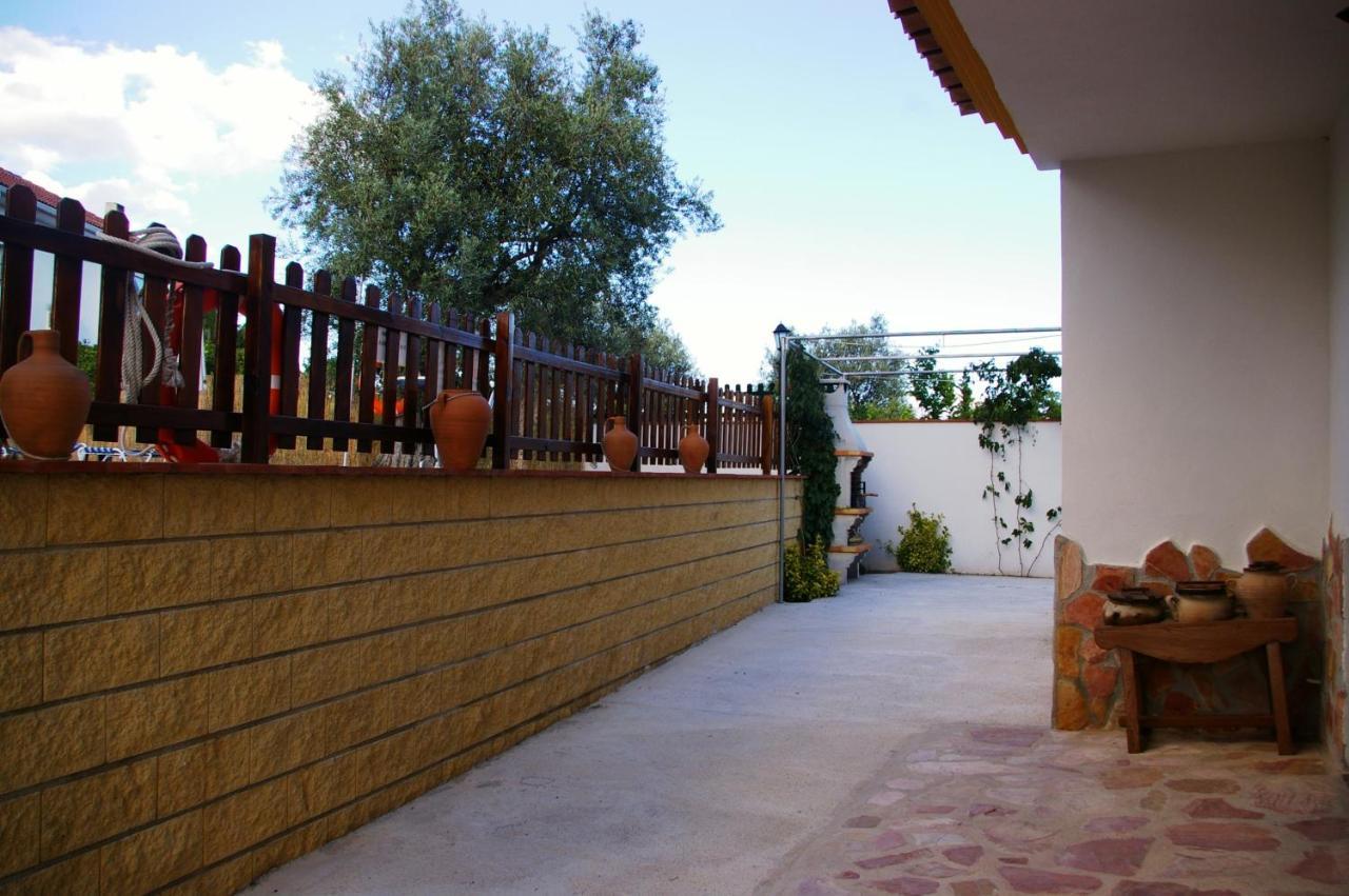 Hostal Y Apartamento Rural Los Naranjos Melegis Εξωτερικό φωτογραφία
