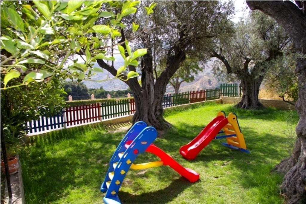 Hostal Y Apartamento Rural Los Naranjos Melegis Εξωτερικό φωτογραφία